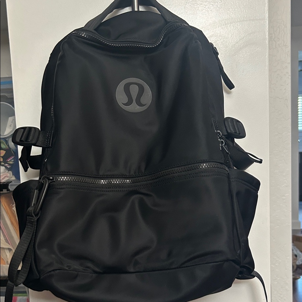 lululemon black new crew backpack 22l